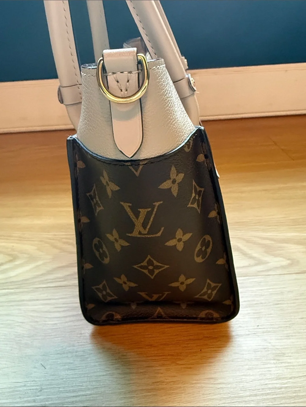 Louis Vuitton On My Side PM